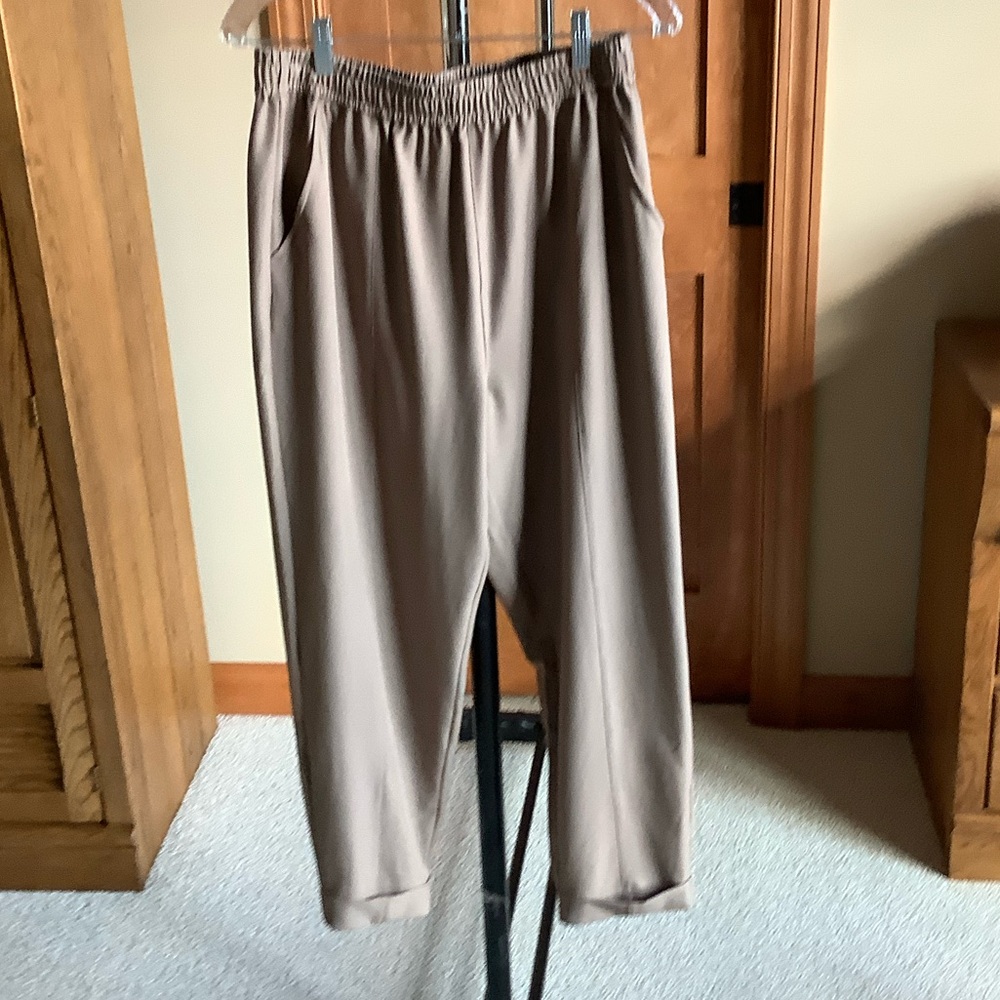 Varley Women’s Taupe Joggers size Medium